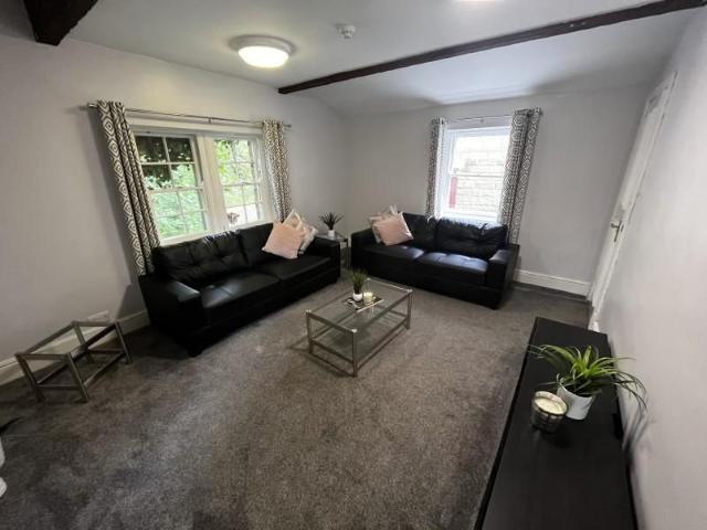 Room for rent in Hyde Park, West Yorkshire