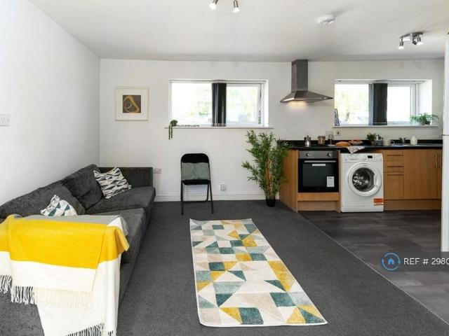 Room for rent in The Haulgh, Lee Bank