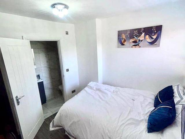 Room for rent in Boston