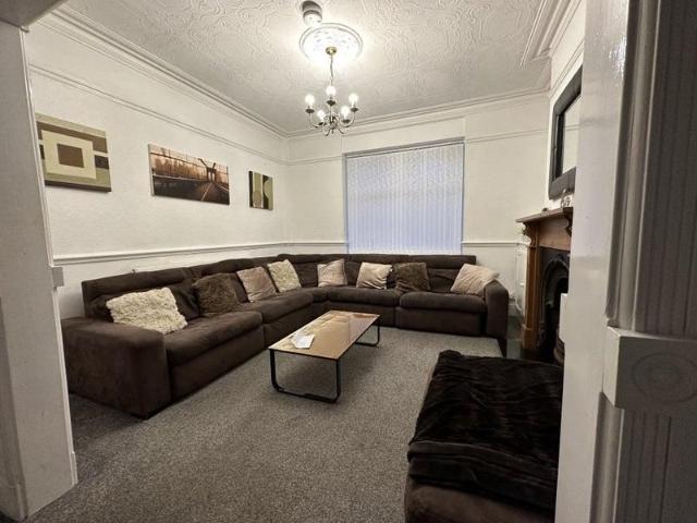 Room for rent in Pengam Green, Falcon Lodge