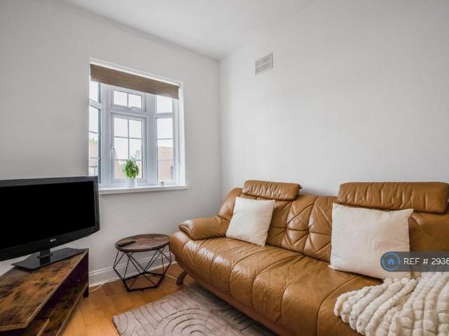 Room for rent in Widmore, Greater London