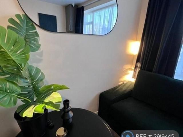 Room for rent in Westwood, Acol