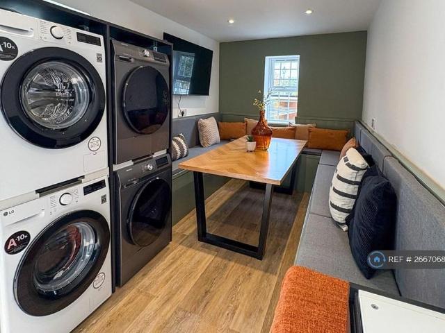 Room for rent in Kings Barton, Gloucester