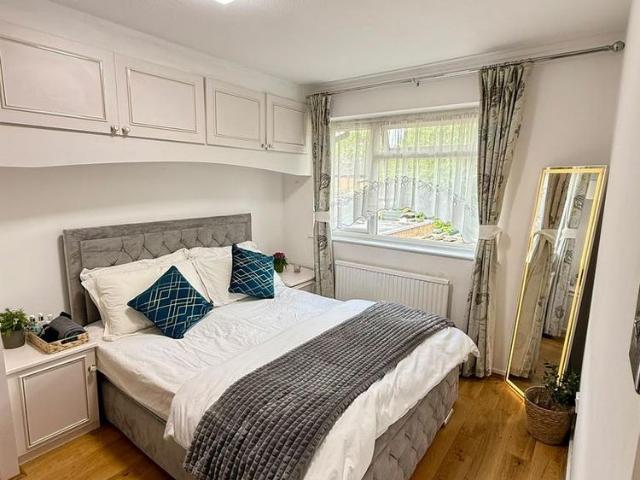 Room for rent in Hampton, Greater London