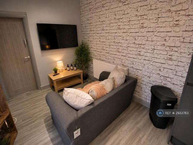 Room for rent in West End, Old Wharf