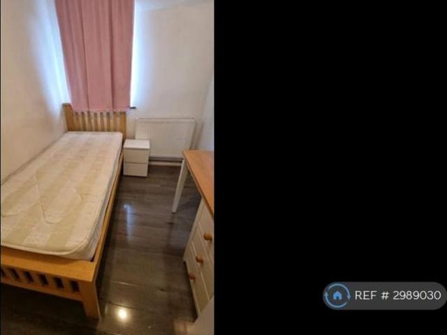 Room for rent in North End, Greater London