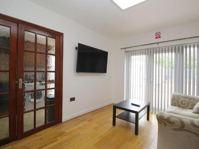 Room for rent in Elmfield, Leicestershire