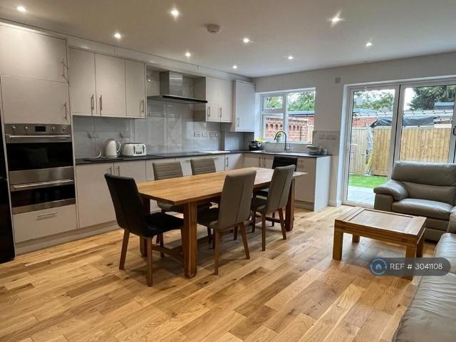 Room for rent in Northway, The Slade