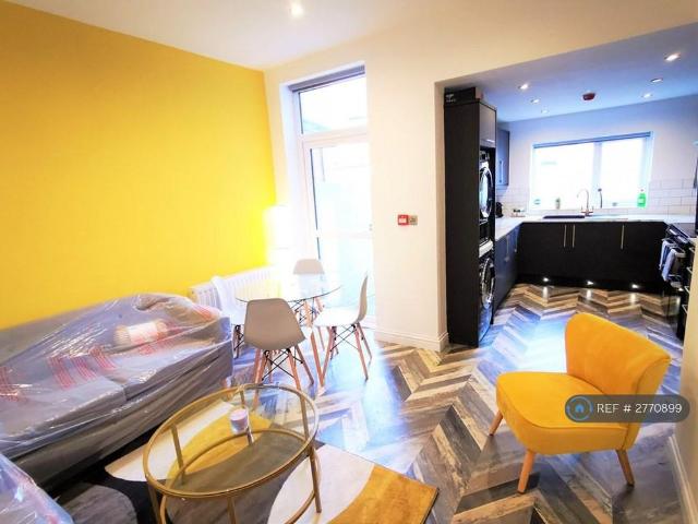Room for rent in Elm Park, Calderstones