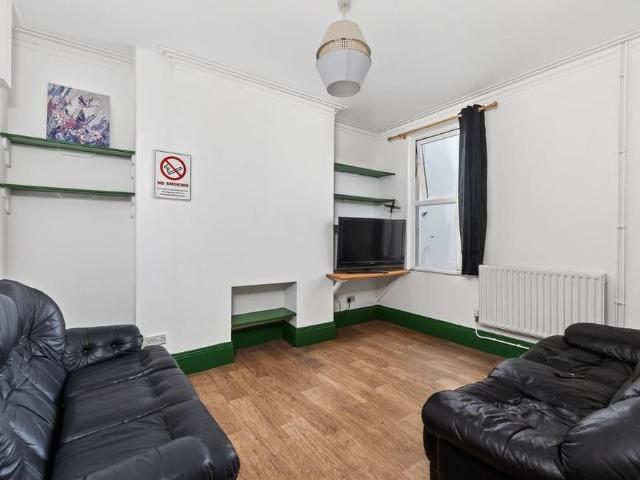 Room for rent in Pennycomequick, Mount Wise