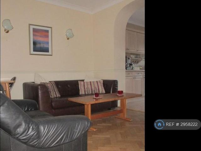 Room for rent in Ripley Springs, Row Town