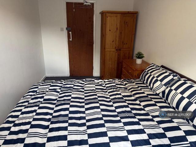 Room for rent in Great Linford, Milton Keynes
