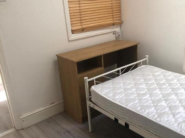 Room for rent in Gants Hill, Greater London