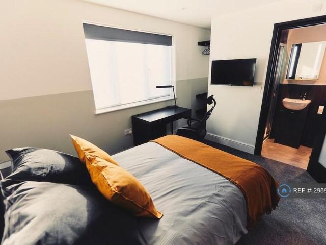 Room for rent in Woodbridge Hill, Westborough