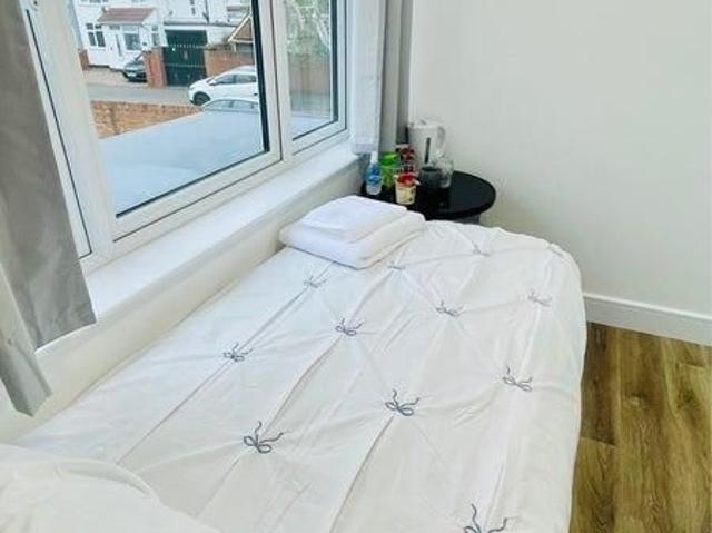 Room for rent in Hayes, Greater London