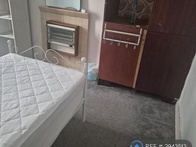 Room for rent in Loxford, Seven Kings