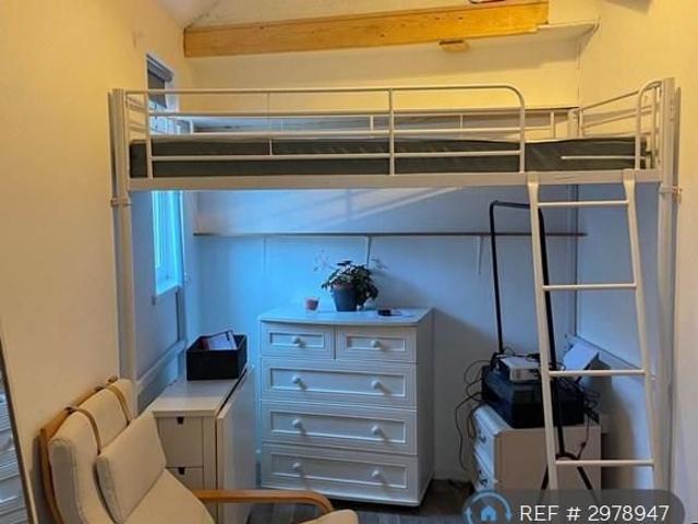Room for rent in Falcon Lodge, Wales