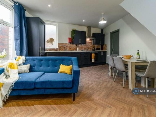 Room for rent in Lee Bank, Greater Manchester