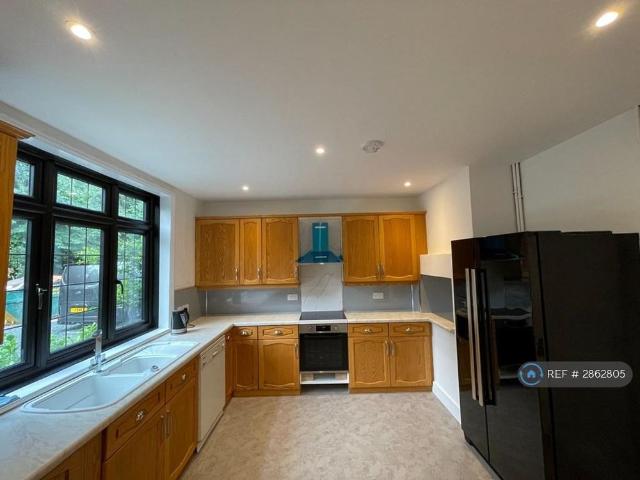 Room for rent in St. Martin's, The Bridge
