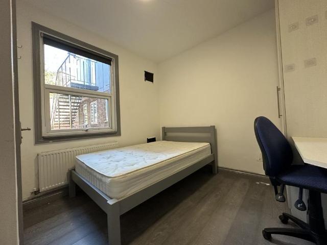 Room for rent in Milverton, Green Close