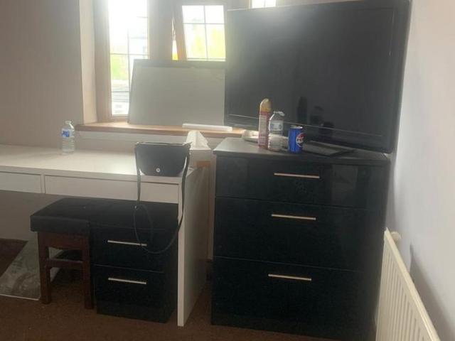 Room for rent in Newbury Park, Greater London