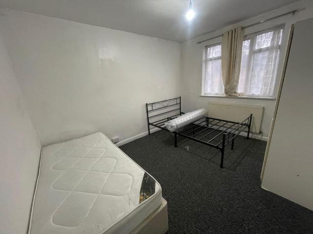 Room for rent in Highams Park, Greater London