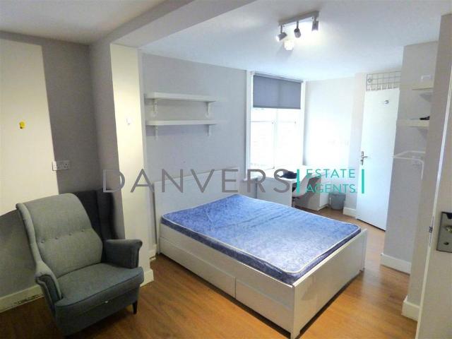 Room for rent in Highfields, Old Wharf