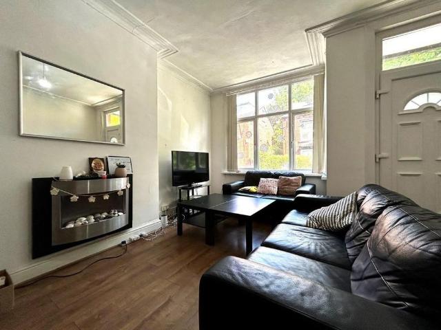 Room for rent in Burley, West Yorkshire