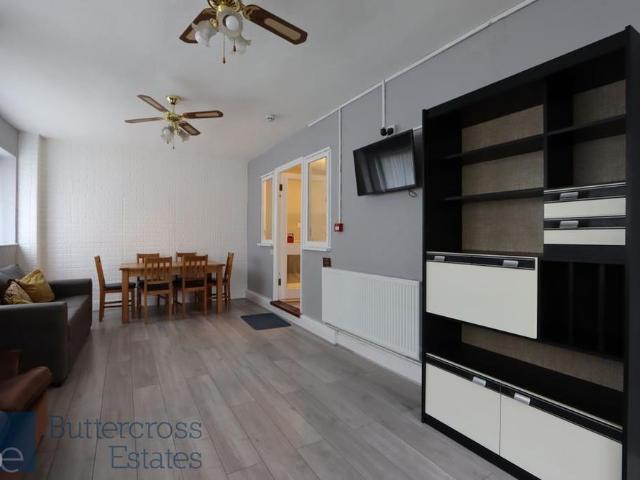 Room for rent in New Town, Alverton