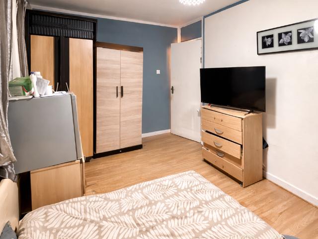 Room for rent in London Borough of Ealing, Greater London