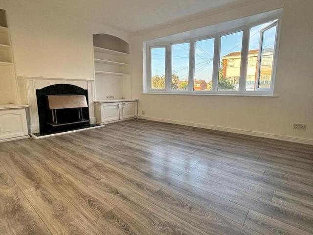 Room for rent in Elm Park, Greater London