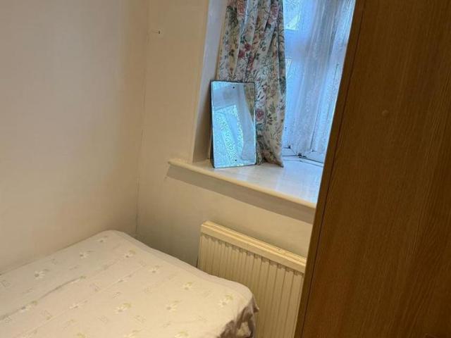 Room for rent in Lane, Greater London