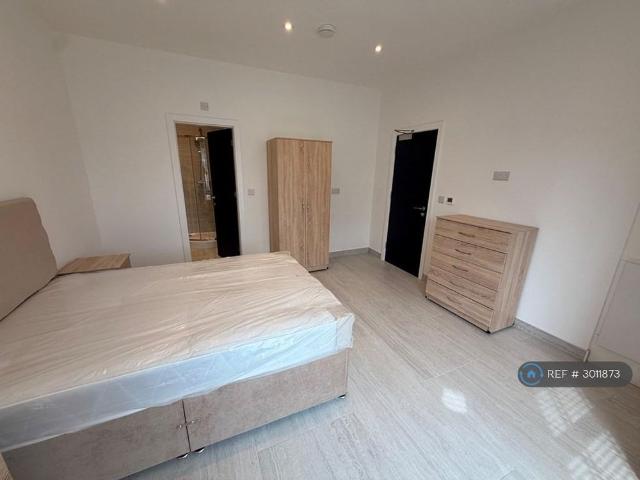 Room for rent in Caldermill, East Midlands