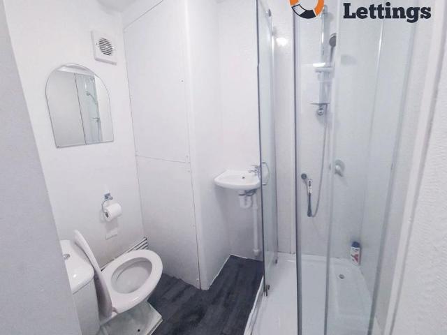 Room for rent in Clarendon, Ash