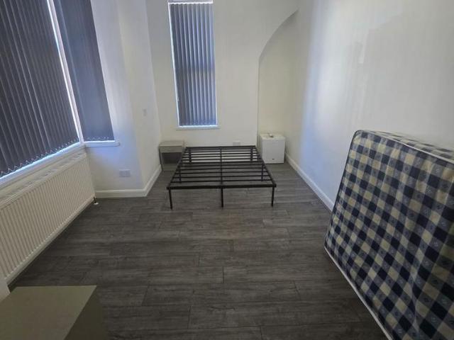 Room for rent in Goldthorn Hill, West Midlands