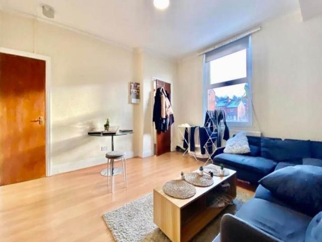 Room for rent in Burley, West Yorkshire