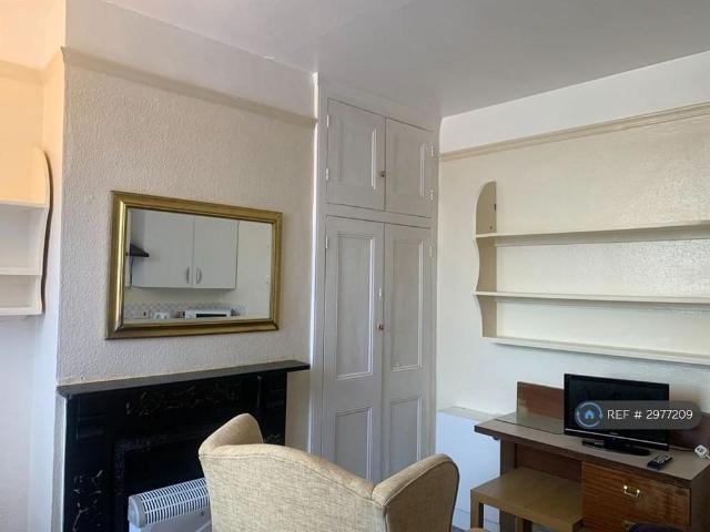 Room for rent in Phippsville, Northampton