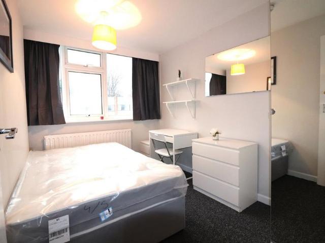 Room for rent in St Clement's, The Slade