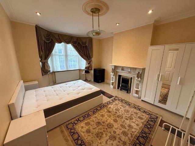 Room for rent in London Borough of Ealing, Greater London