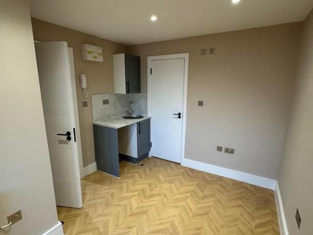 Room for rent in Lower Green Esher, Blackhills