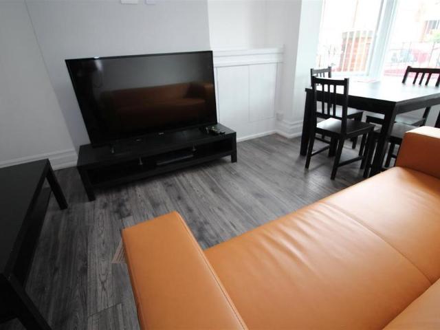 Room for rent in Bede Island, Leicester