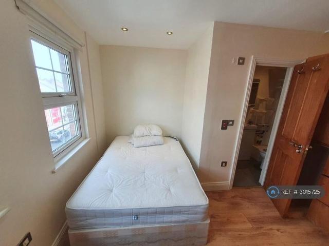 Room for rent in Willesden Green, Greater London