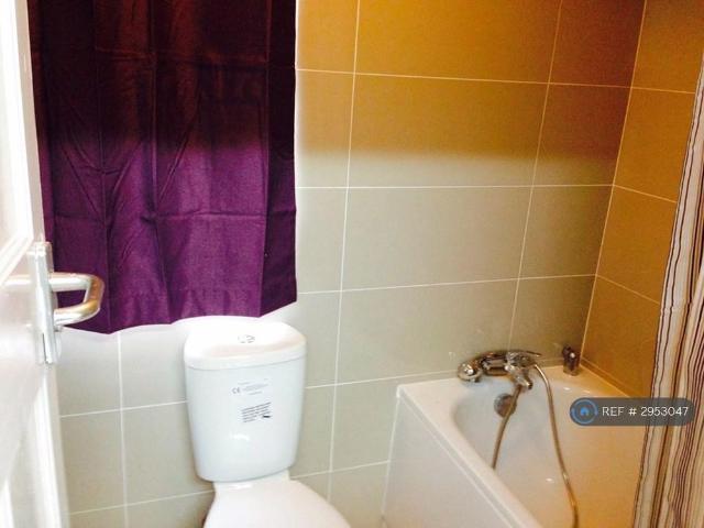 Room for rent in Lower Halliford, Surrey