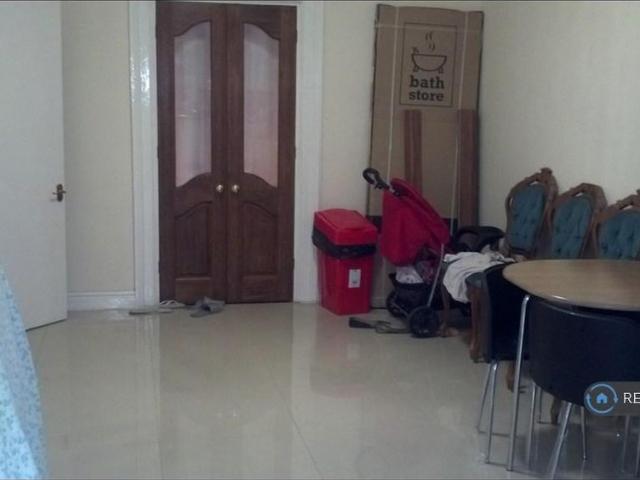 Room for rent in Seven Kings, Greater London