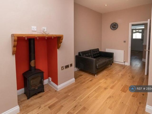 Room for rent in London Borough of Merton, Mitcham