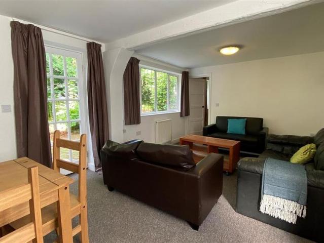 Room for rent in Hales Place, The Bridge
