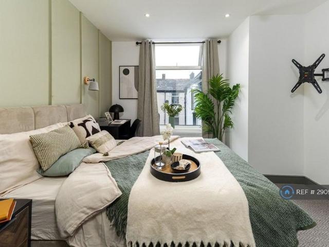Room for rent in Buckley Wells, Bury