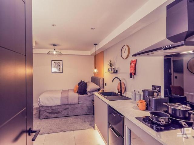 Room for rent in Woolston, Warrington