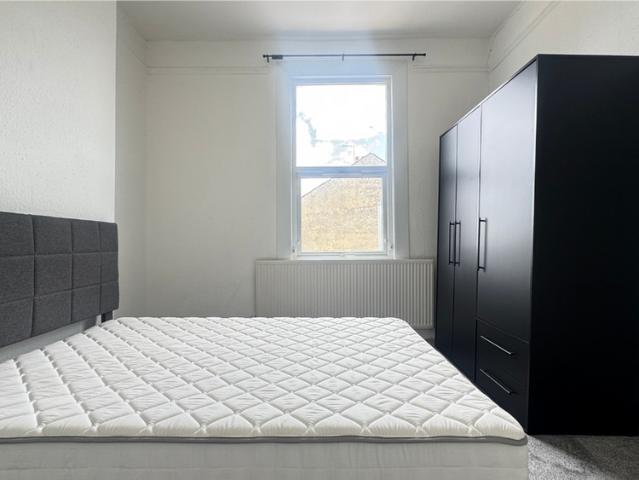 Room for rent in Westminster, Victoria