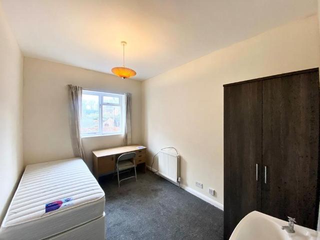 Room for rent in Scarcroft, York